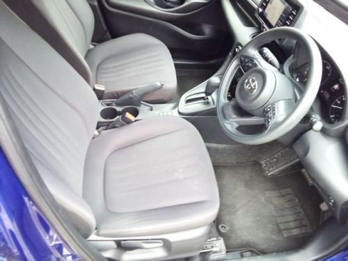 Toyota Yaris HYBRID X in Mauritius