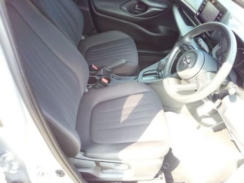 Toyota Yaris HYBRID X in Mauritius