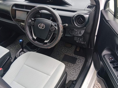Toyota AQUA [HYBRID] in Mauritius