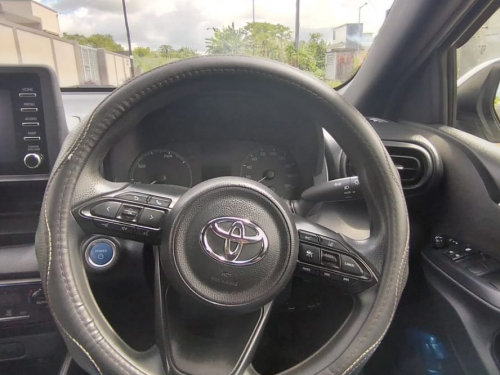 Toyota Yaris Hybrid X PACK in Mauritius