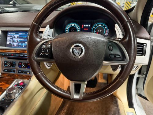 Jaguar XF Premium 2.0T in Mauritius